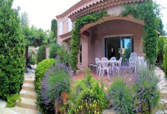 Maison de 3 chambres a Bandol a 800 m de la plage avec vue sur la mer jardin clos et wifi has Balcony rooms
