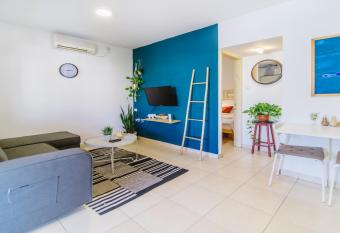 Carmel Market Apartments - by Comfort Zone TLV allows 18 year olds to book a room