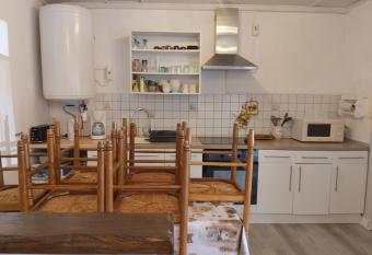 Appartement Le Paradou    Besse has Balcony rooms