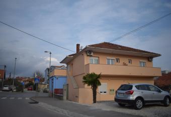 Apartments Nediljko & Mila has Balcony rooms