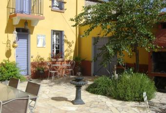 L Art de Vivre has Balcony rooms