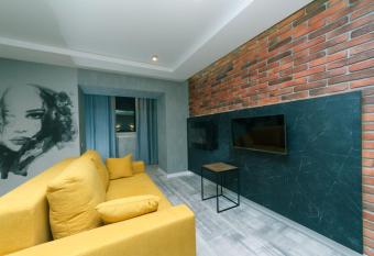 7                                           has rooms with a private hot tub