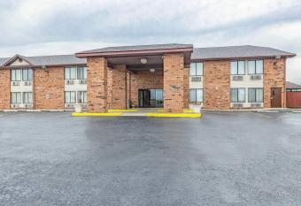 Red Lion Inn & Suites Pontoon Beach allows 18 year olds to book a room