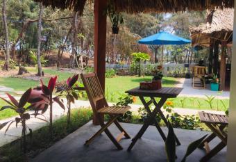 Hoi An Blue Seaside Homestay has Balcony rooms