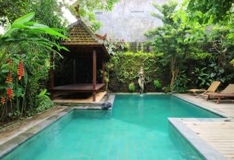 Pering Bungalow has Balcony rooms