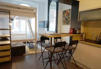 Cosy Appartement proche Gares #1 allows 18 year olds to book a room