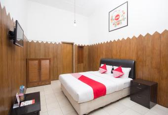 OYO 524 Makuta Hotel allows 18 year olds to book a room