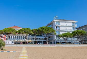 Marina Dependance has Balcony rooms