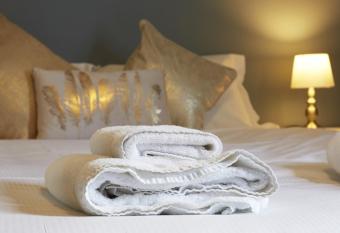 27 George Street has Balcony rooms