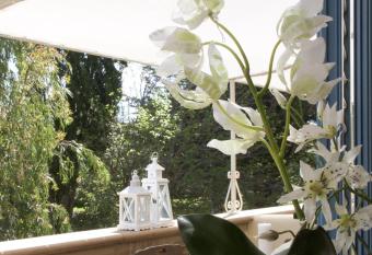 Villa Mazzanta Relais & Residence allows 18 year olds to book a room