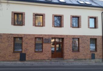 Apartmany u Dvora allows 18 year olds to book a room