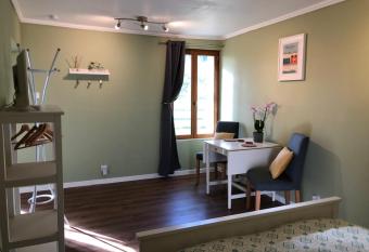 Le Cerisier Anglais G  te allows 18 year olds to book a room