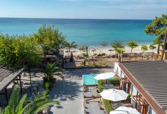 Beach Hotel Kapahi has Balcony rooms