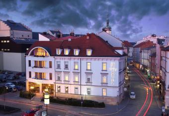 Hotel Trinity allows 18 year olds to book a room