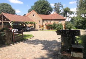 Le Goupil has Balcony rooms