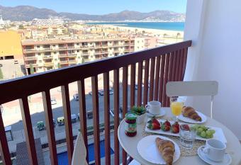 Apartamento 1   Linea de Mar -WIFI- Aire Acondicionado has Balcony rooms