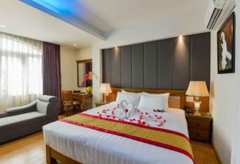 Saigonciti Hotel A allows 18 year olds to book a room