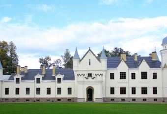 Alatskivi Castle allows 18 year olds to book a room