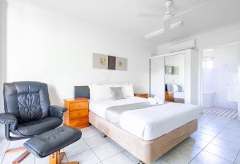 Motel Ingham has rooms with a private hot tub