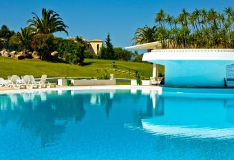 Vila Marachique Torralvor allows 18 year olds to book a room