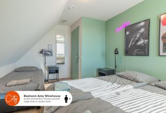 City Group Stay, Amsterdam, Family & Friends, Spa has rooms with a private hot tub