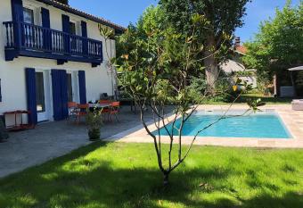 Les Ch  nes has Balcony rooms