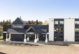Travelodge by Wyndham Edmonton South allows 18 year olds to book a room