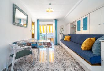 Las Colmenas I has Balcony rooms