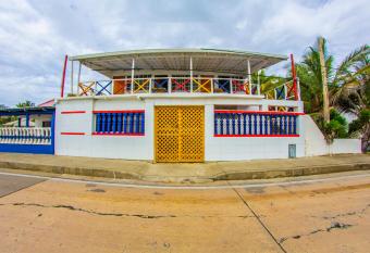 Inn Skyline Hostel has Balcony rooms