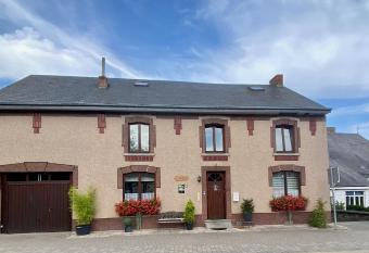 Au fil de l eau has Balcony rooms