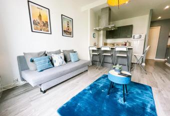 Blue Paradise #D5 allows 18 year olds to book a room