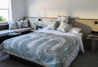 Beach Road Hotel has Balcony rooms