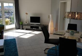 Ferienwohnung Gockels-Auszeit allows 18 year olds to book a room