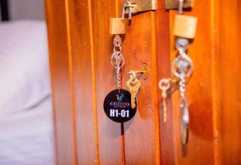 Hiriketiya Beach Hostels has Smoking/Balcony rooms