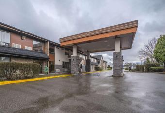 Comfort Inn allows 18 year olds to book a room