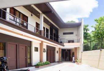 OYO 153 Espacio de Clarita Hometel allows 18 year olds to book a room