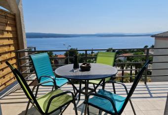 Apartments Lounger Crikvenica has Balcony rooms