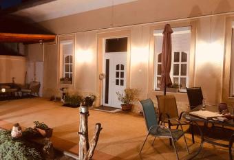 Edina Apartman has Balcony rooms