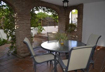 El Librero de La Alhambra allows 18 year olds to book a room