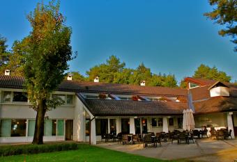 Golf Hotel La Pinetina allows 18 year olds to book a room