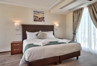 The Suites     Piazza Kirkop has Balcony rooms