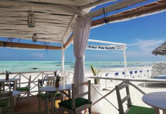 Peter Pan Beach Lodge & Italian Restaurant allows 18 year olds to book a room