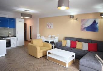 Hotel Sh  ngjini has Balcony rooms