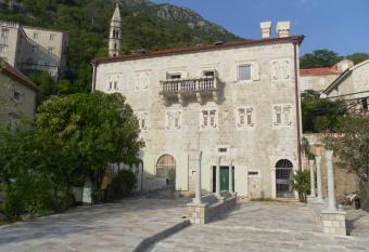 Apartments David has Balcony rooms