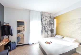 B&B HOTEL Sainte-Maxime Golfe de Saint Tropez allows 18 year olds to book a room