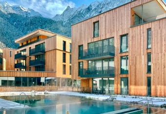 All-Suite Resort   tztal allows 18 year olds to book a room