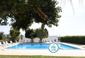 Monte dos Av  s Village - Pet Friendly has Balcony rooms