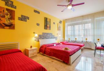 Bed and Breakfast Dolce Vita Bologna has Balcony rooms