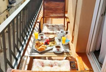 Gallim   Apartaments allows 18 year olds to book a room