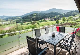 Vorderb  hlhof has Balcony rooms